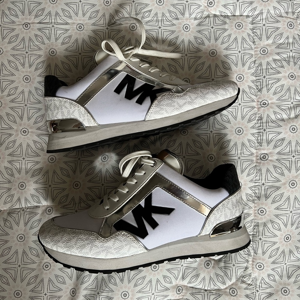 michael kohrs sneakers size 9